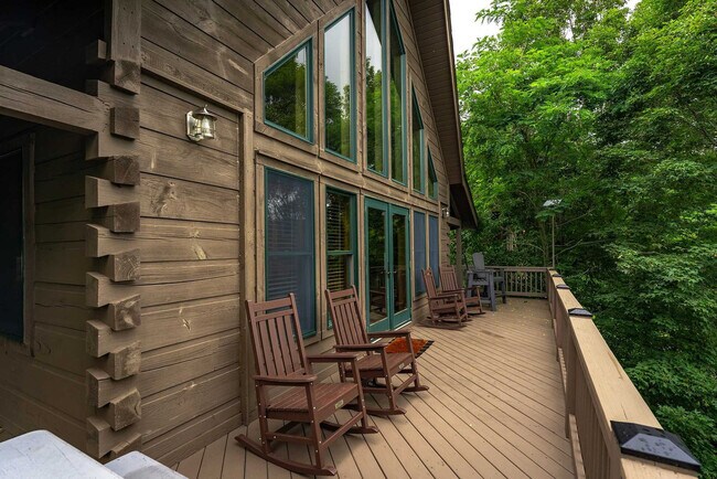 Building Photo - 49 Valley Dr