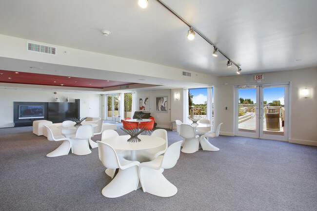 Building Photo - 1551 N Flagler Dr