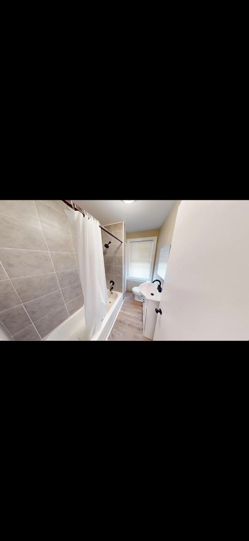 Building Photo - Renovated Twin Home Now Available for Immediate Move In