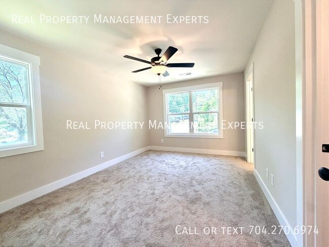 Building Photo - 412 N Scruggs St