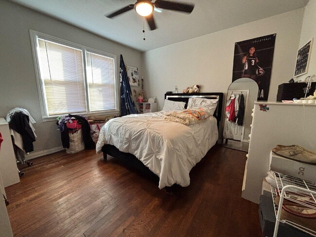 Building Photo - 114 Holly St