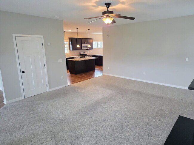 Building Photo - 5555 S Prairie View Dr