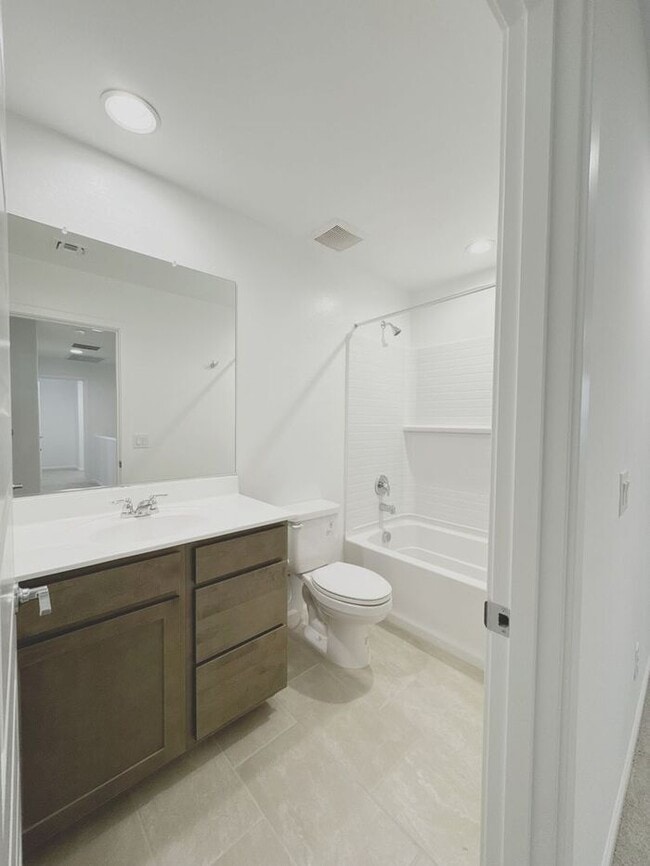 Building Photo - NEW 5 BEDROOM 3 BATHROOM HOME AVILABLE FOR RENT!