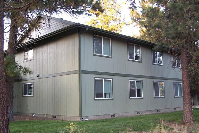 Building Photo - 1725 SW Forest Ridge Ave
