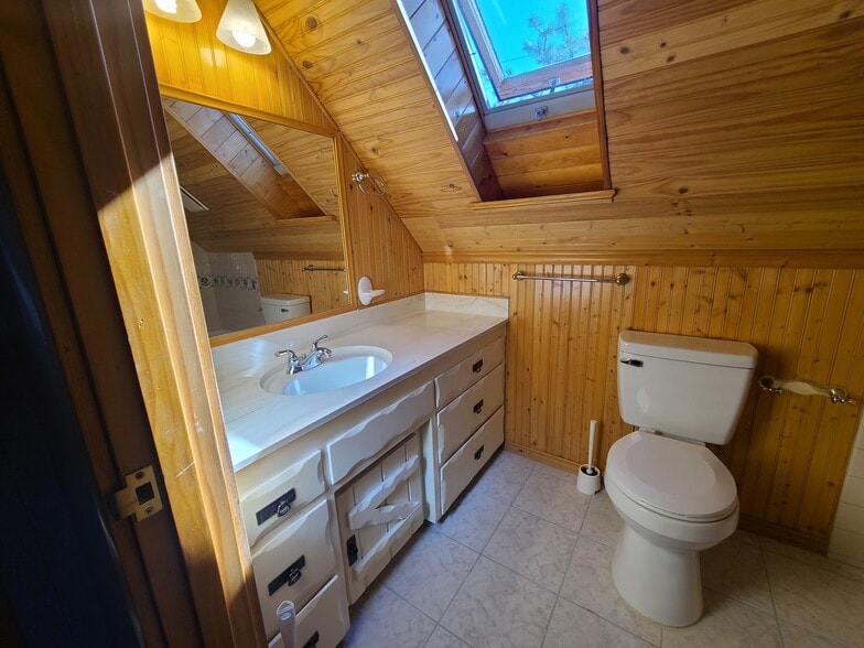 Building Photo - 15325 Acacia Way