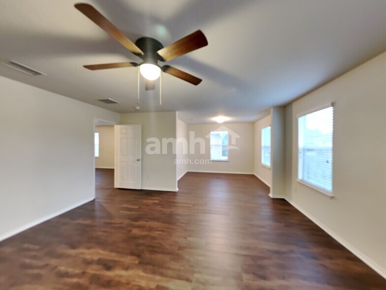Building Photo - 2806 Maple Brook Loop