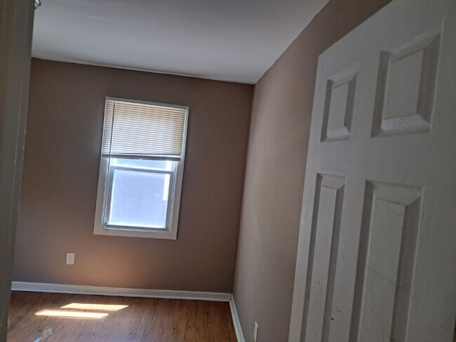 Building Photo - 10196 Winkler Dr