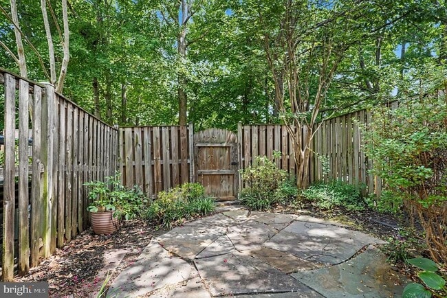 Building Photo - 15067 Maple Glen Ct