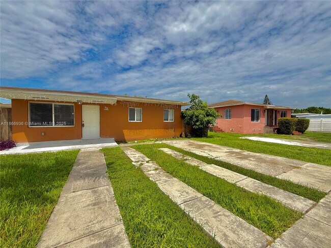Building Photo - 15800 NW 39th Pl