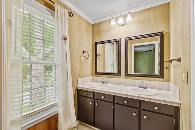 Building Photo - 978 Governors Rd