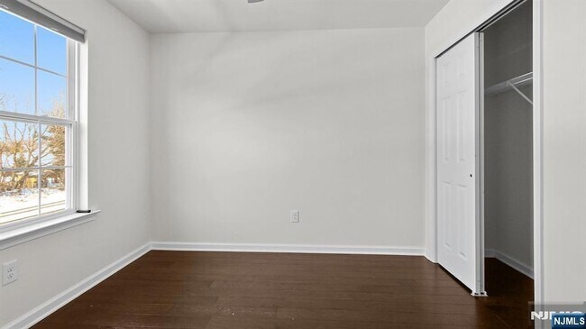 Building Photo - 54 Landmark Ln