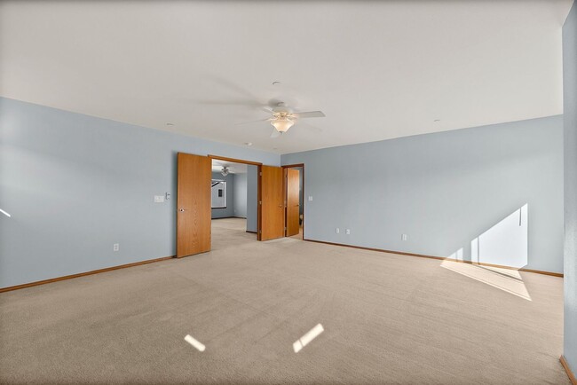 Building Photo - Spacious 4-Bed Home in DuPont | Huge Loft,...