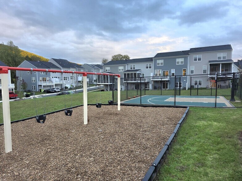 Playground - 4915 Sheridan St