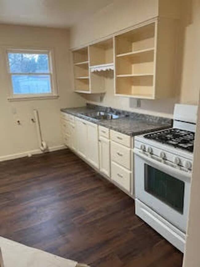 Building Photo - Ready for New Tenants- 3 Bedroom, 1.5 Bath in North Riverside- FWISD- 76111