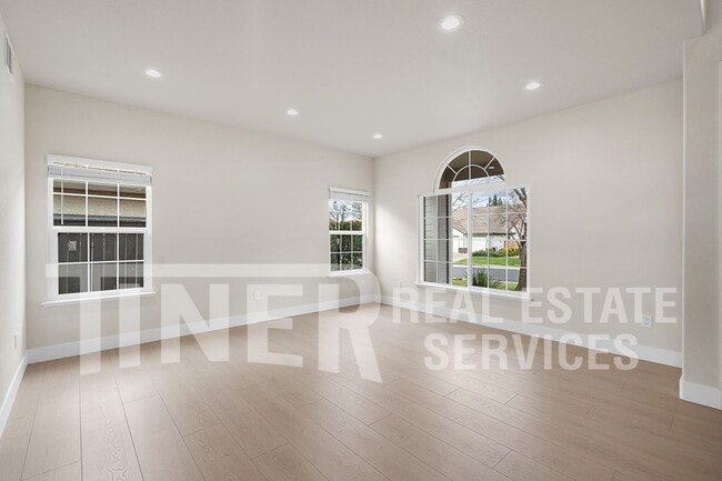 Building Photo - 5250 Fenton Way