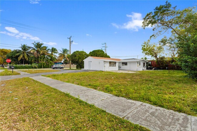 Building Photo - 6200 Fletcher St