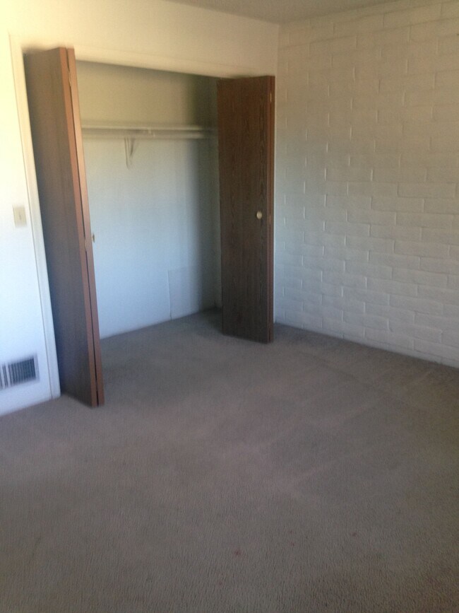 Building Photo - 793 W Mesa Verde Dr