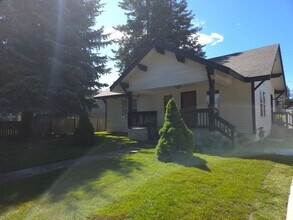 Building Photo - Old house charm with modern upgrades