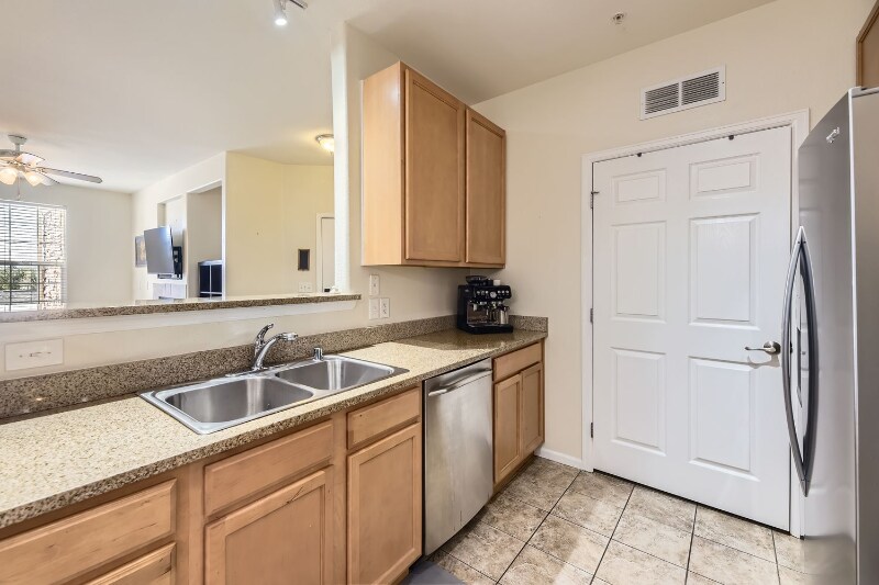 Building Photo - 1465 Blue Sky Cir