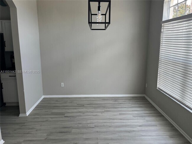 Building Photo - 189 Emeraldview Ave