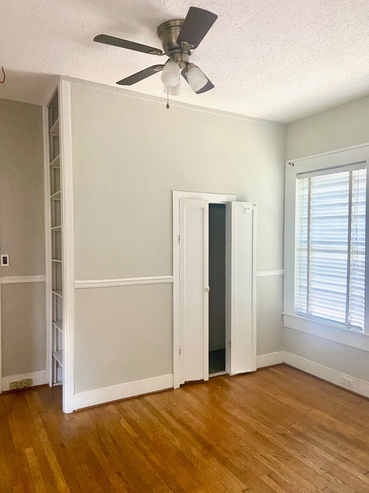 Building Photo - 420 10th Ave S