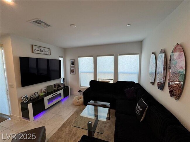 Building Photo - Modern Furnished Optional 3 Bedroom Townhome in Prime Southern Highlands Location