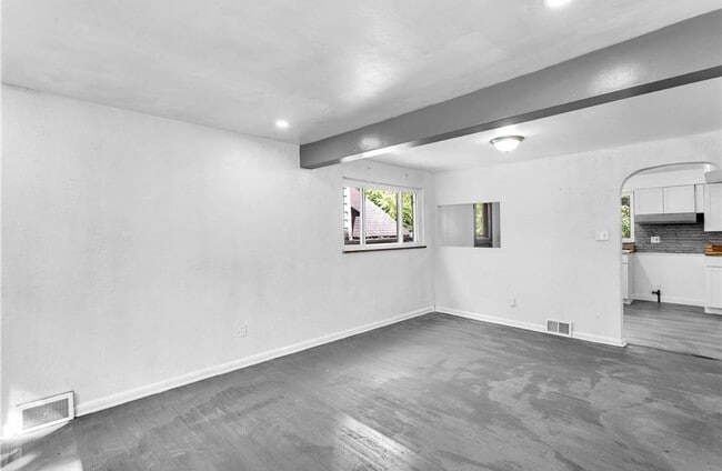 Building Photo - 3111 Mary St