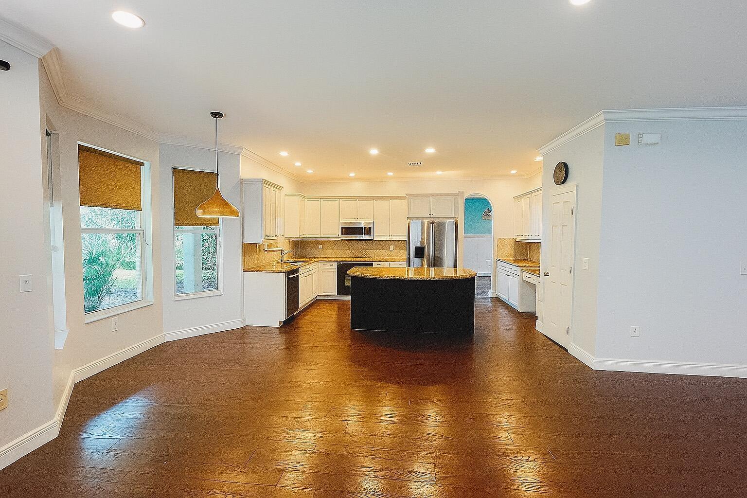 Building Photo - 2768 Shaughnessy Dr