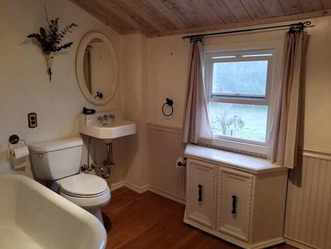 Building Photo - Four Bedroom Classic Farmhouse