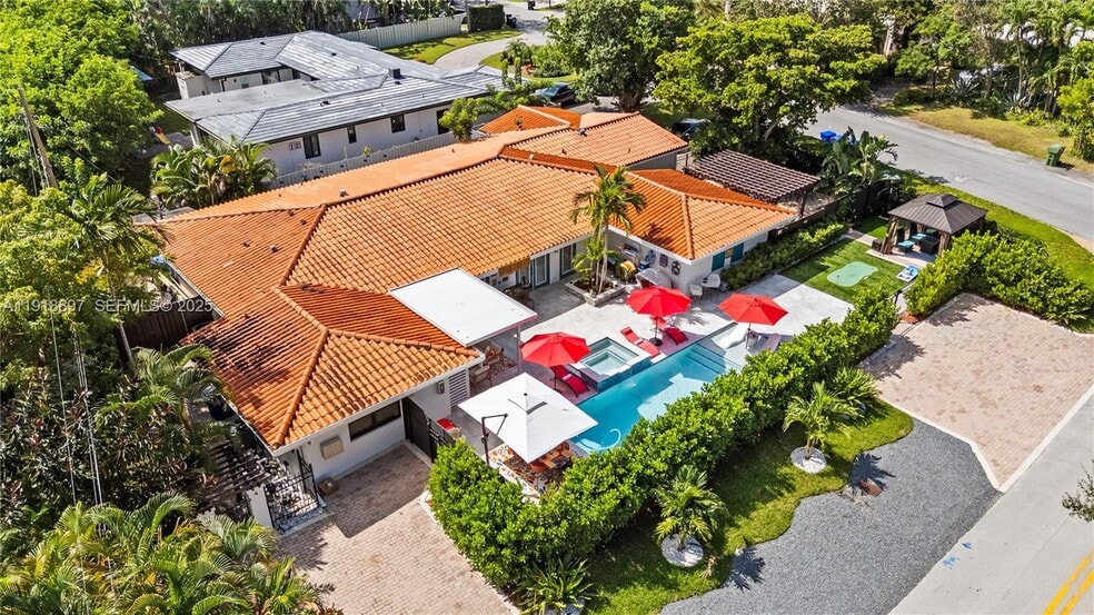 Building Photo - 2620 NE 15th St