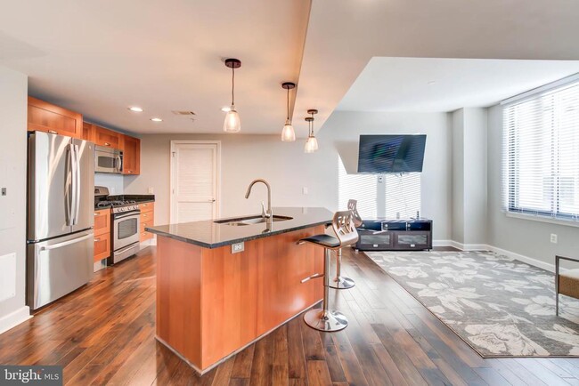 Building Photo - 2451 Midtown Ave