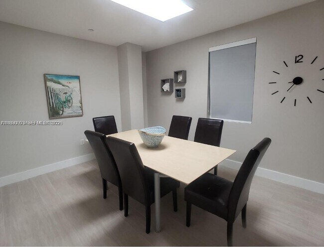 Building Photo - 6917 Collins Ave