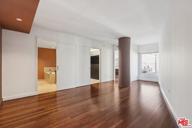 Building Photo - 6250 Hollywood Blvd