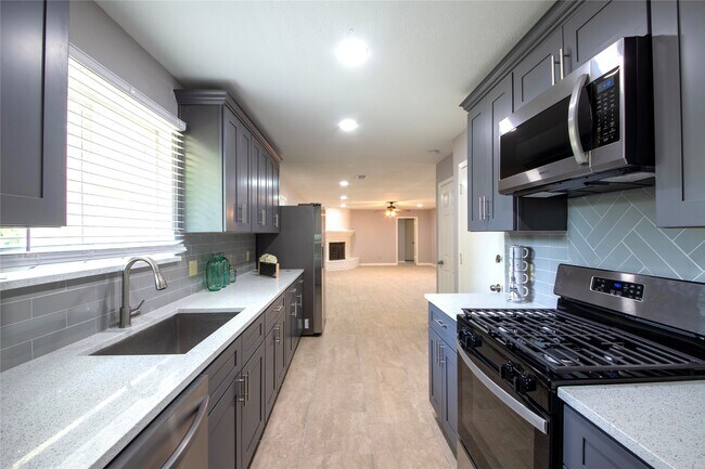 Building Photo - 1011 Twinbrooke Dr