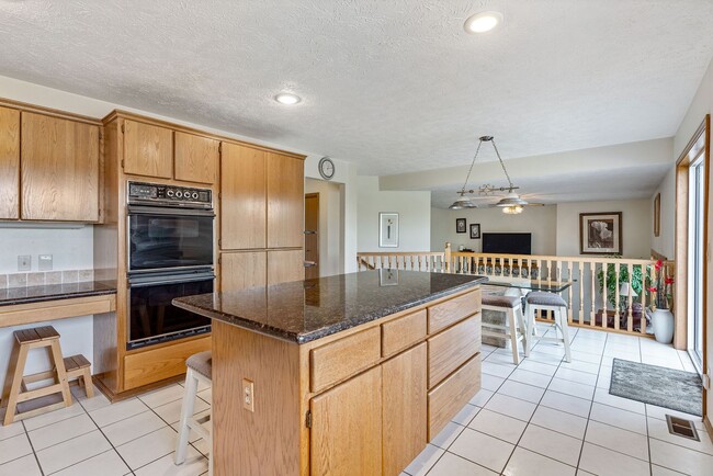 Building Photo - Stunning Home and Three Bay Shop Along Spo...