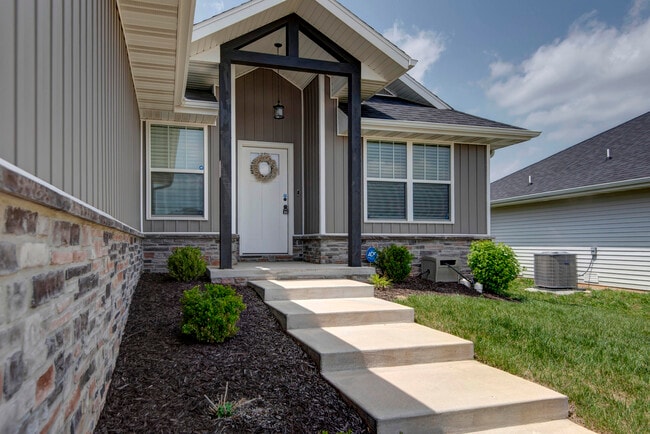 Building Photo - 2013 South St