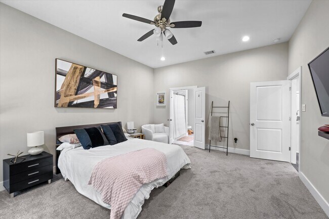 Building Photo - 4520 Garrison Ave