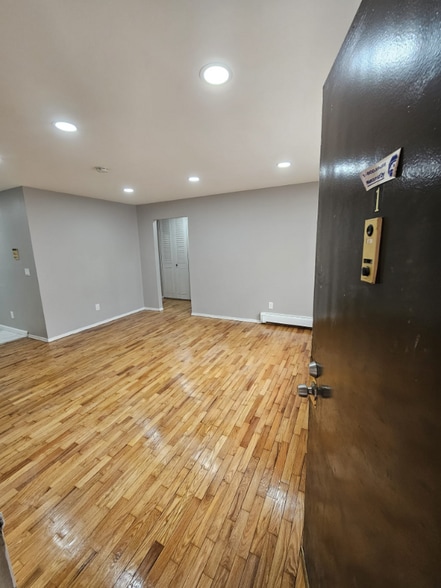 Building Photo - 52-54 W Stratford Pl