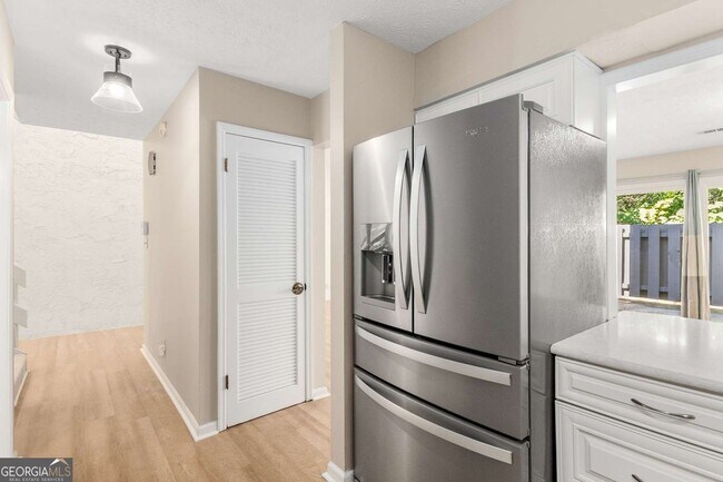 Building Photo - 510 E Ponce de Leon Ave