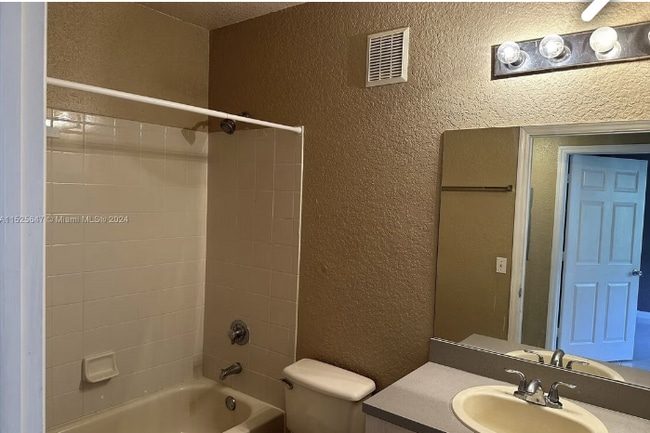 Building Photo - 811 Belmont Ln