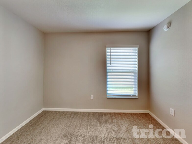 Building Photo - 579 Lorient Drive