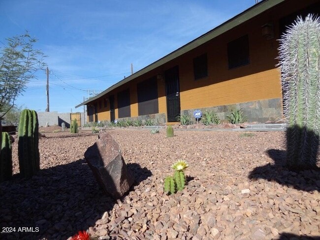 Building Photo - 3026 E Brill St