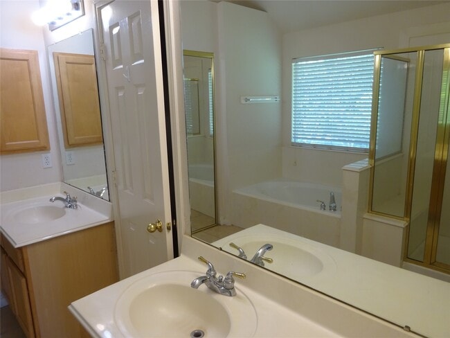 Building Photo - 515 Plantain Ln