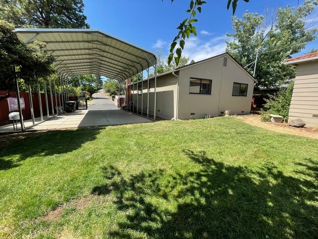 Building Photo - Charming & Unique Fair Oaks Home with Deta...