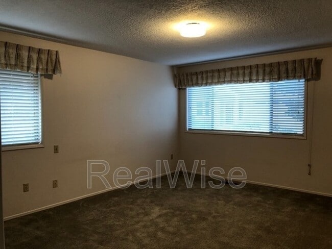 Building Photo - 7730 SW Eaker Pl