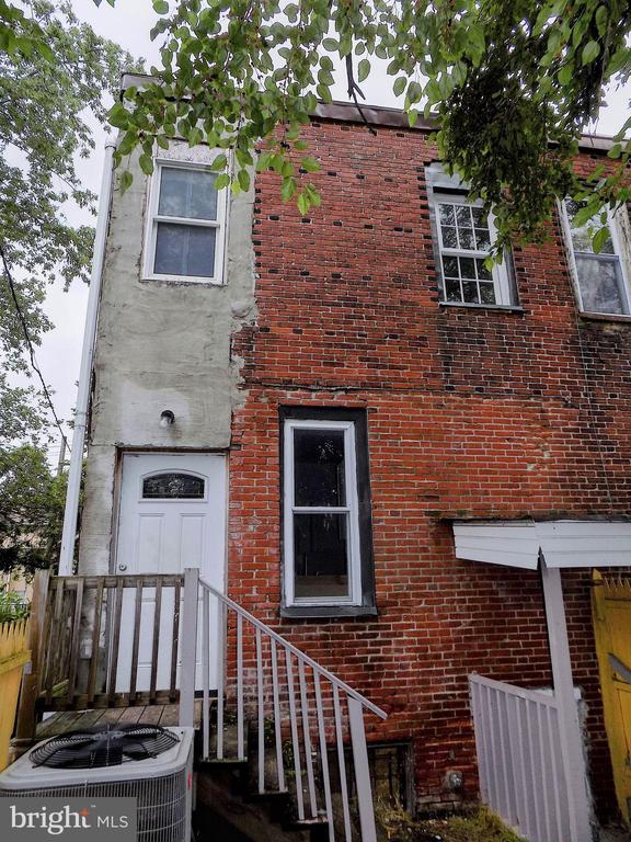 Building Photo - 804 N Front St
