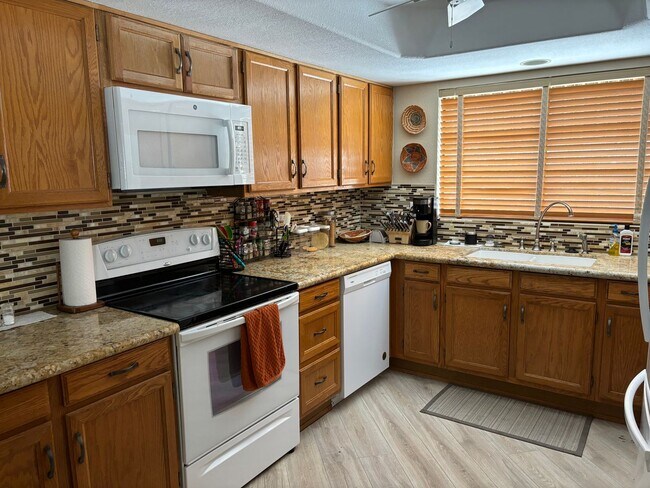 Building Photo - 1808 Leisure World