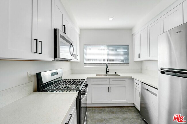 Building Photo - 317 S Kenmore Ave