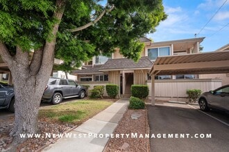 Building Photo - Recently Refreshed Point Loma 2-Bedroom at Baycrest! Small Pet OK! Available Now!