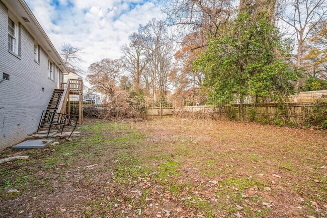 Building Photo - 927 Byron Dr SW